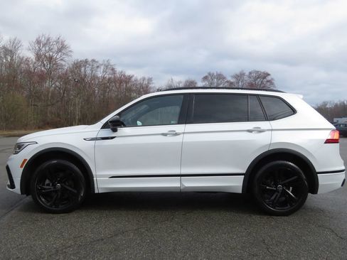 Used 2023 Volkswagen Tiguan SE R-Line image 8