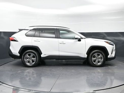 Used 2025 Toyota RAV4 XLE image 4