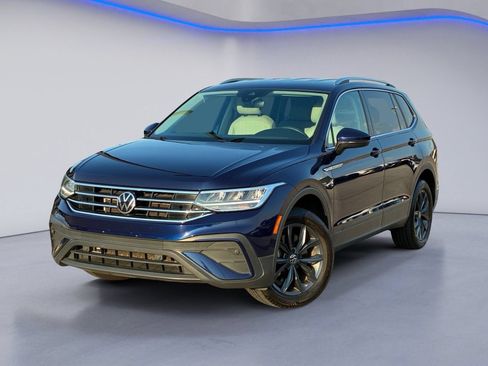 Used 2023 Volkswagen Tiguan SE AWD/4WD image 2