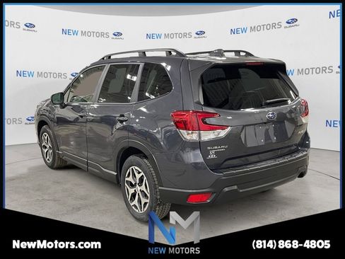 Used 2022 Subaru Forester Premium image 3