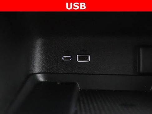 Used 2026 Chevrolet Traverse LT w/ Midnight/Sport Edition image 24