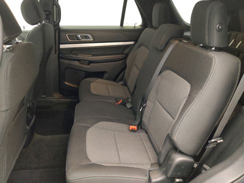Used 2017 Ford Explorer XLT AWD/4WD image 18