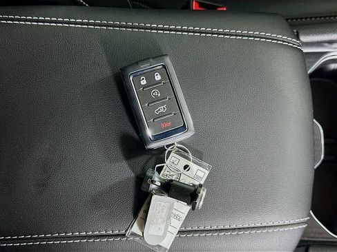 New 2025 Jeep Grand Cherokee Altitude image 20