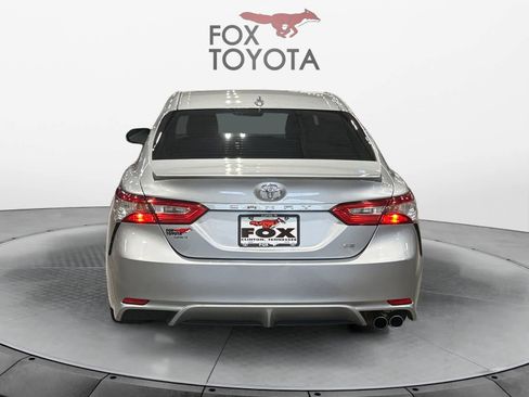 Used 2019 Toyota Camry SE FWD image 5