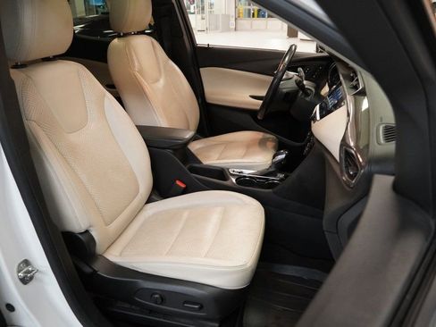 Used 2020 Buick Encore GX Essence w/ Experience Buick Package image 32