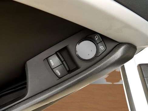 Used 2021 Chevrolet Camaro LT w/ RS Package image 10