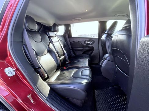 Used 2019 Jeep Cherokee Trailhawk image 18