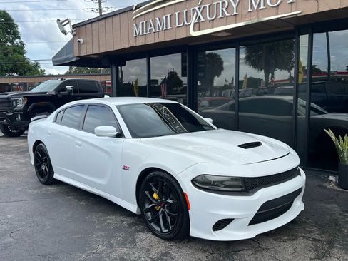 Used 2019 Dodge Charger Scat Pack image 4