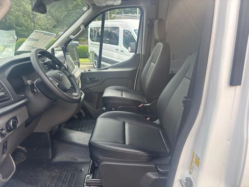 New 2026 Ford Transit 250 148 Medium Roof RWD image 10