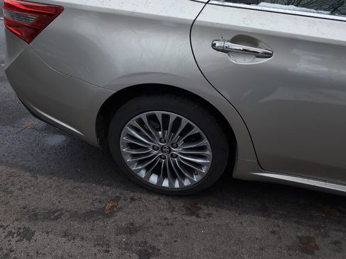 Used 2016 Toyota Avalon Limited image 4