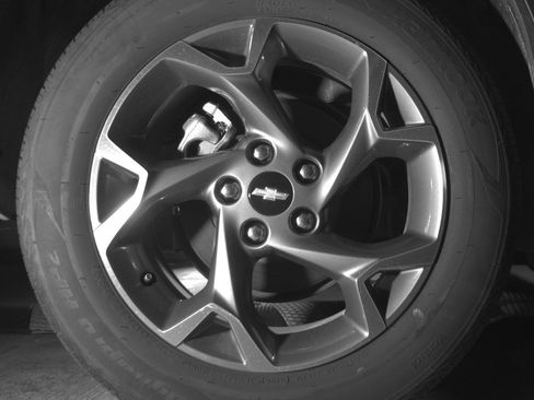 Used 2025 Chevrolet Trax LT FWD image 15
