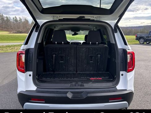 Used 2023 GMC Acadia SLE w/ Driver Convenience Package image 11