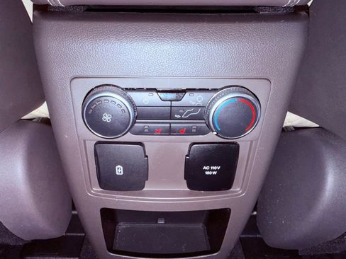 Used 2020 Ford Explorer Platinum w/ Premium Technology Package image 16