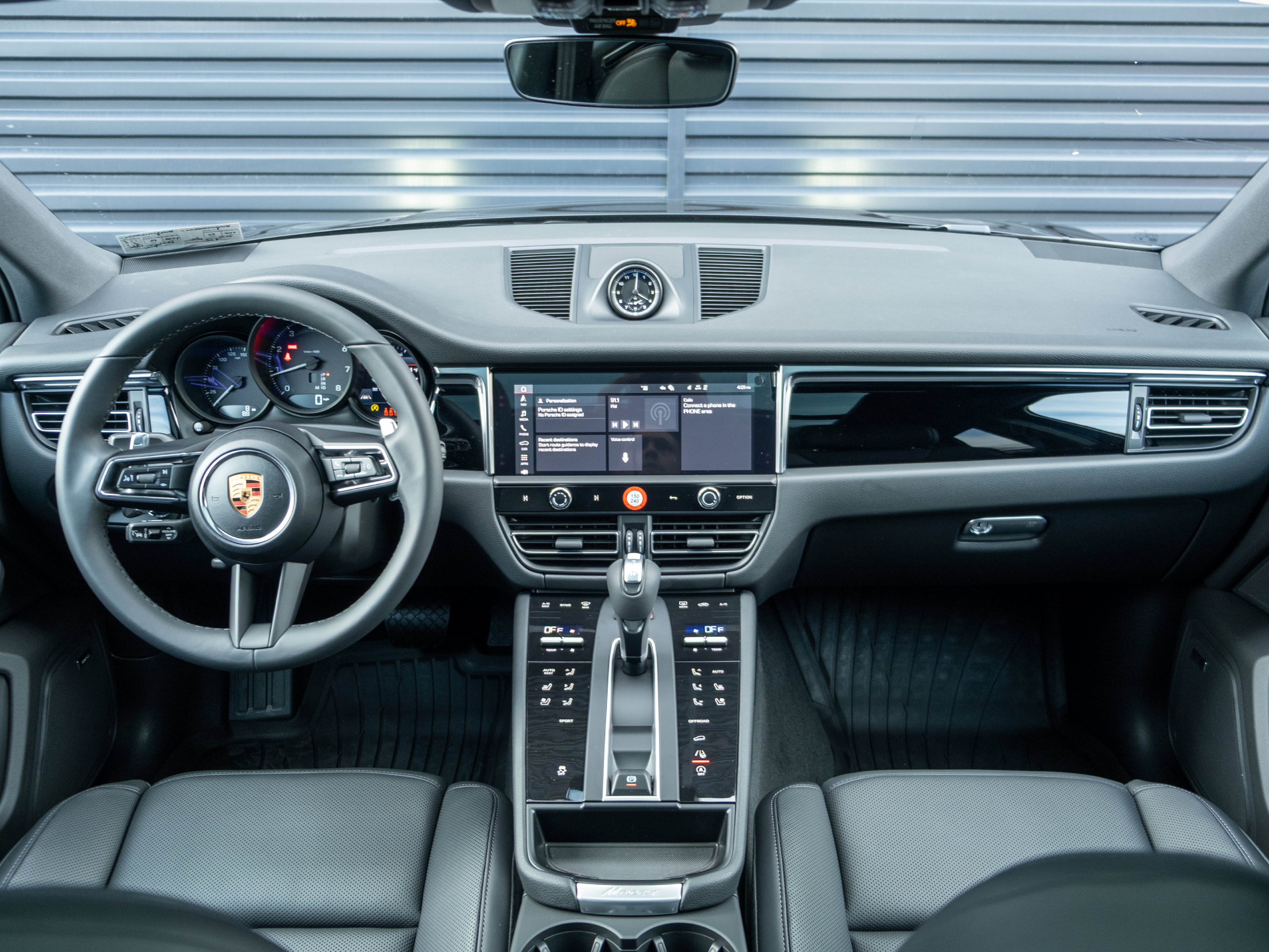 Certified 2026 Porsche Macan AWD/4WD image 6