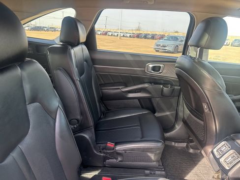 Used 2022 Kia Sorento SX image 38