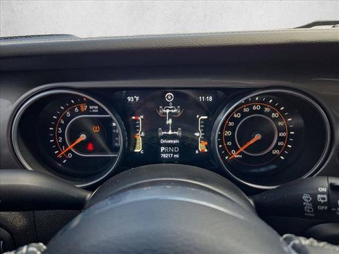 Used 2018 Jeep Wrangler Unlimited Sahara AWD/4WD image 10