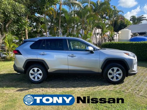 Used 2022 Toyota RAV4 LE FWD image 7