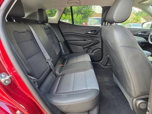 Used 2025 Chevrolet Trax LT w/ LT Convenience Package FWD image 26