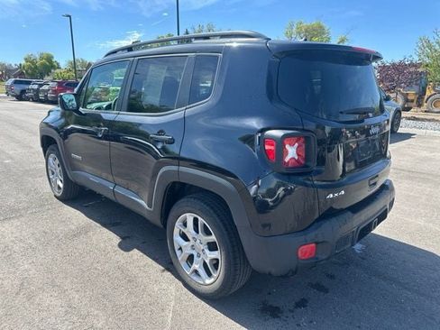Used 2018 Jeep Renegade Latitude w/ Popular Equipment Group AWD/4WD image 5