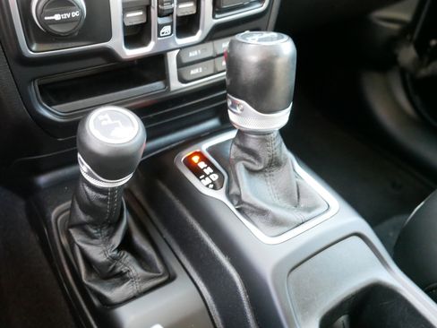 Used 2020 Jeep Wrangler Unlimited Sahara image 24