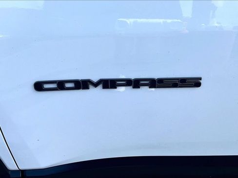 Used 2025 Jeep Compass Trailhawk AWD/4WD image 19