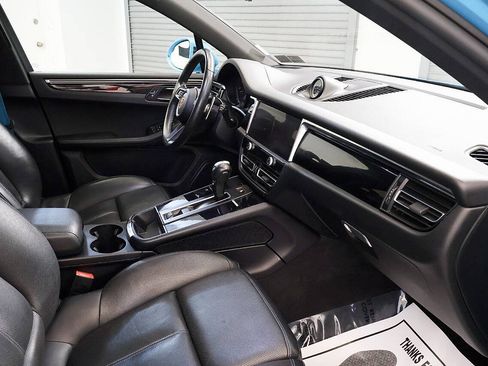 Used 2022 Porsche Macan AWD/4WD image 16