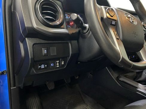 Used 2020 Toyota Tacoma TRD Off-Road image 15