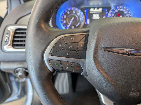 Used 2015 Chrysler 200 Limited w/ Convenience Group FWD image 22