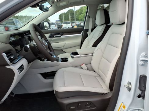 New 2026 GMC Terrain Denali w/ LPO, Floor Liner Package image 19