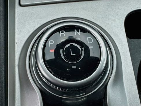 Used 2024 Ford Explorer XLT AWD/4WD image 17