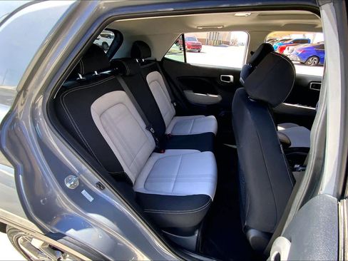 Used 2022 Hyundai Venue SEL image 20