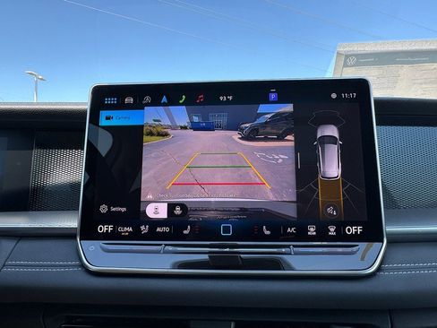 New 2025 Volkswagen Tiguan SE image 23