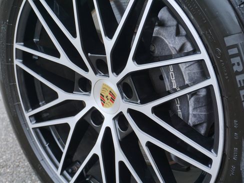 Certified 2024 Porsche Cayenne AWD/4WD image 12