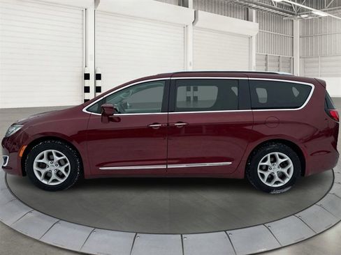 Used 2018 Chrysler Pacifica Touring-L Plus image 1