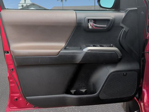 Used 2019 Toyota Tacoma Limited AWD/4WD image 8