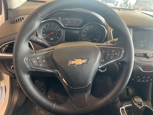 Used 2017 Chevrolet Cruze LT w/ Convenience Package image 16