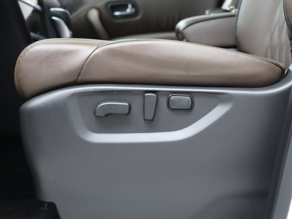 Used 2024 Nissan Armada Platinum w/ Captain's Chairs Package RWD image 11
