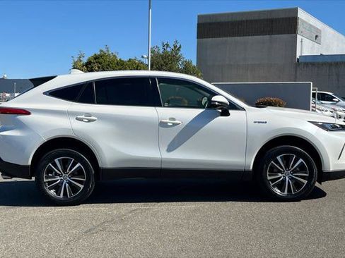 Certified 2021 Toyota Venza LE w/ Carpet Mat Package (TMS) AWD/4WD image 6