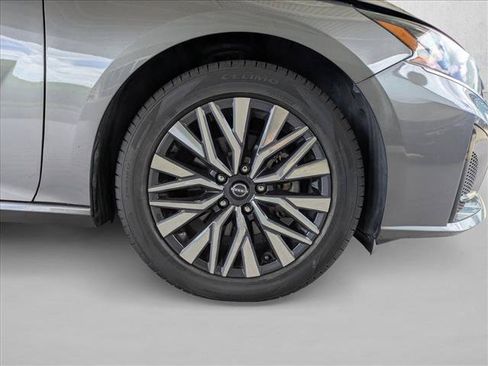 Used 2024 Nissan Altima 2.5 SV FWD image 22