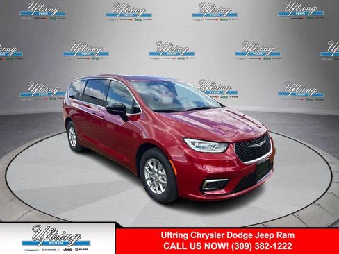 New 2026 Chrysler Pacifica Select FWD image 1
