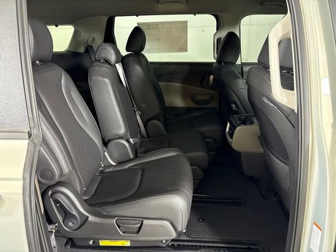 New 2026 Kia Carnival EX FWD image 20
