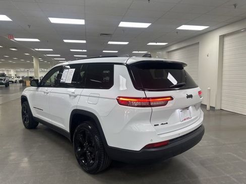Used 2023 Jeep Grand Cherokee L Laredo AWD/4WD image 5