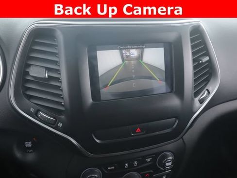 Used 2019 Jeep Cherokee Latitude Plus w/ Comfort/Convenience Group AWD/4WD image 5