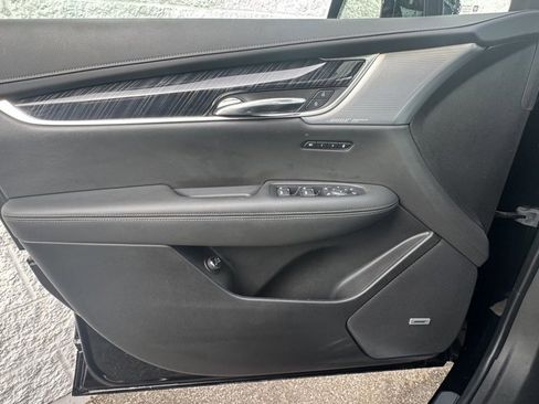 Used 2025 Cadillac XT6 Premium Luxury image 25