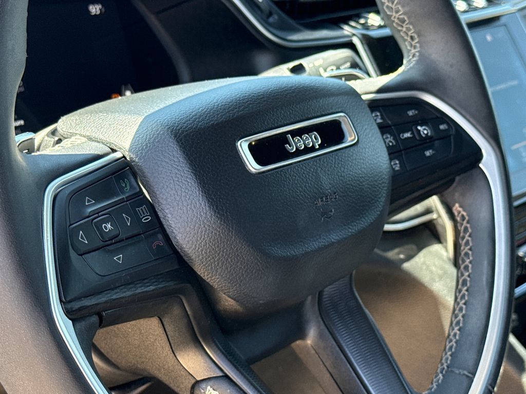 Used 2023 Jeep Grand Cherokee Altitude RWD image 29