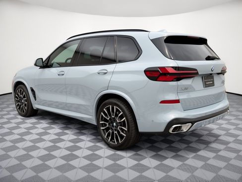 Used 2024 BMW X5 sDrive40i w/ M Sport Package RWD image 3