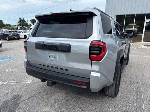 Used 2025 Toyota 4Runner SR5 AWD/4WD image 8