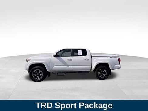 Used 2019 Toyota Tacoma TRD Sport w/ Technology Package RWD image 2