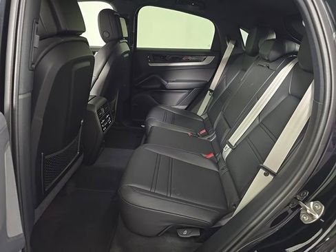 New 2026 Porsche Cayenne Coupe AWD/4WD image 15