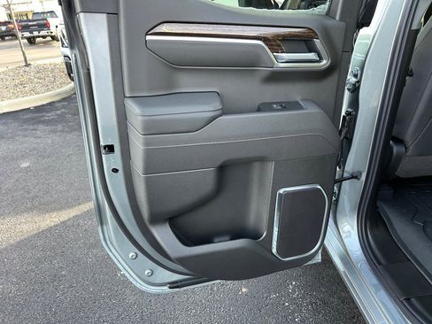 New 2026 GMC Sierra 1500 SLE w/ Preferred Package image 7